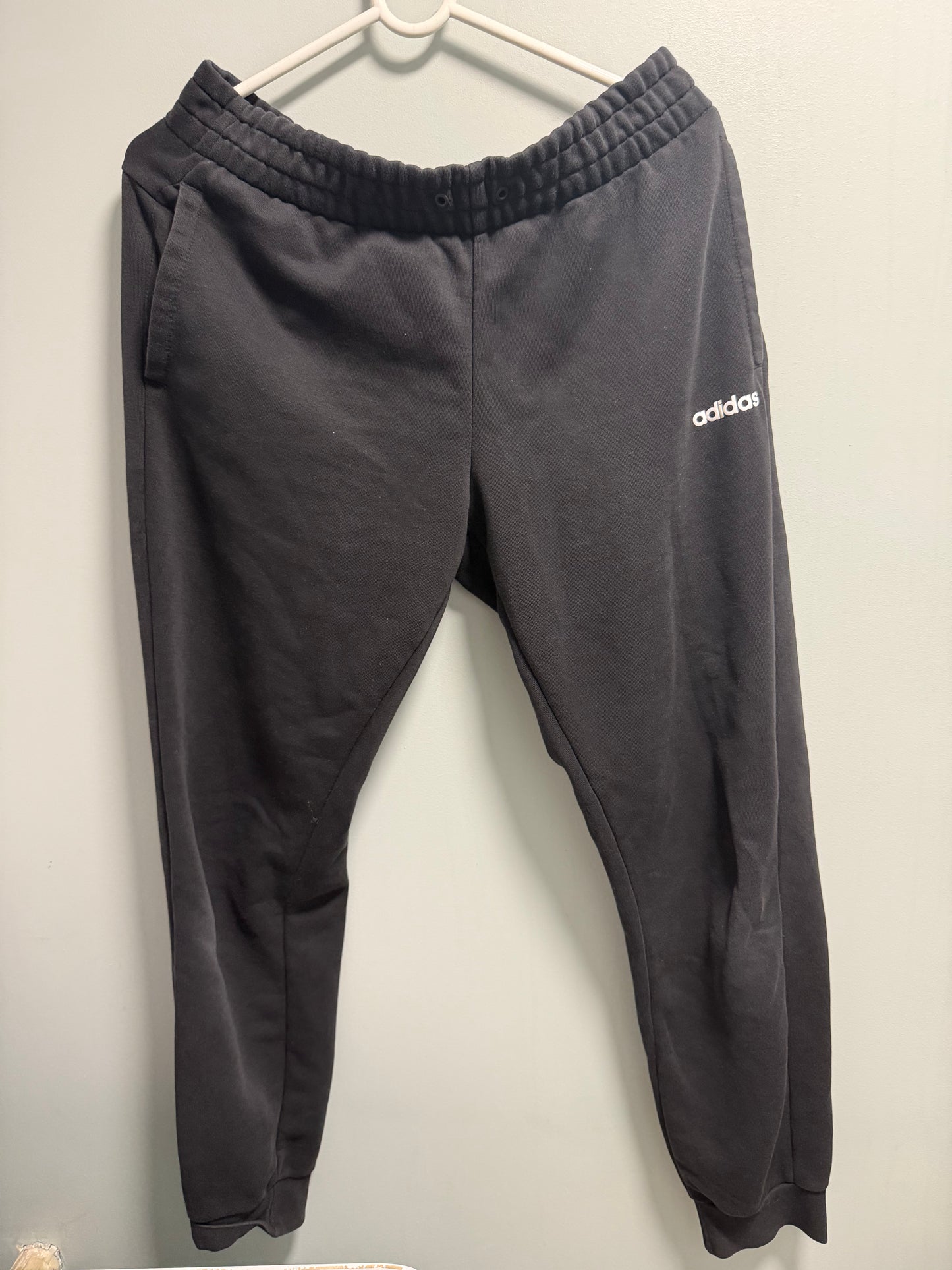 Adidas sporta bikses – Melnas