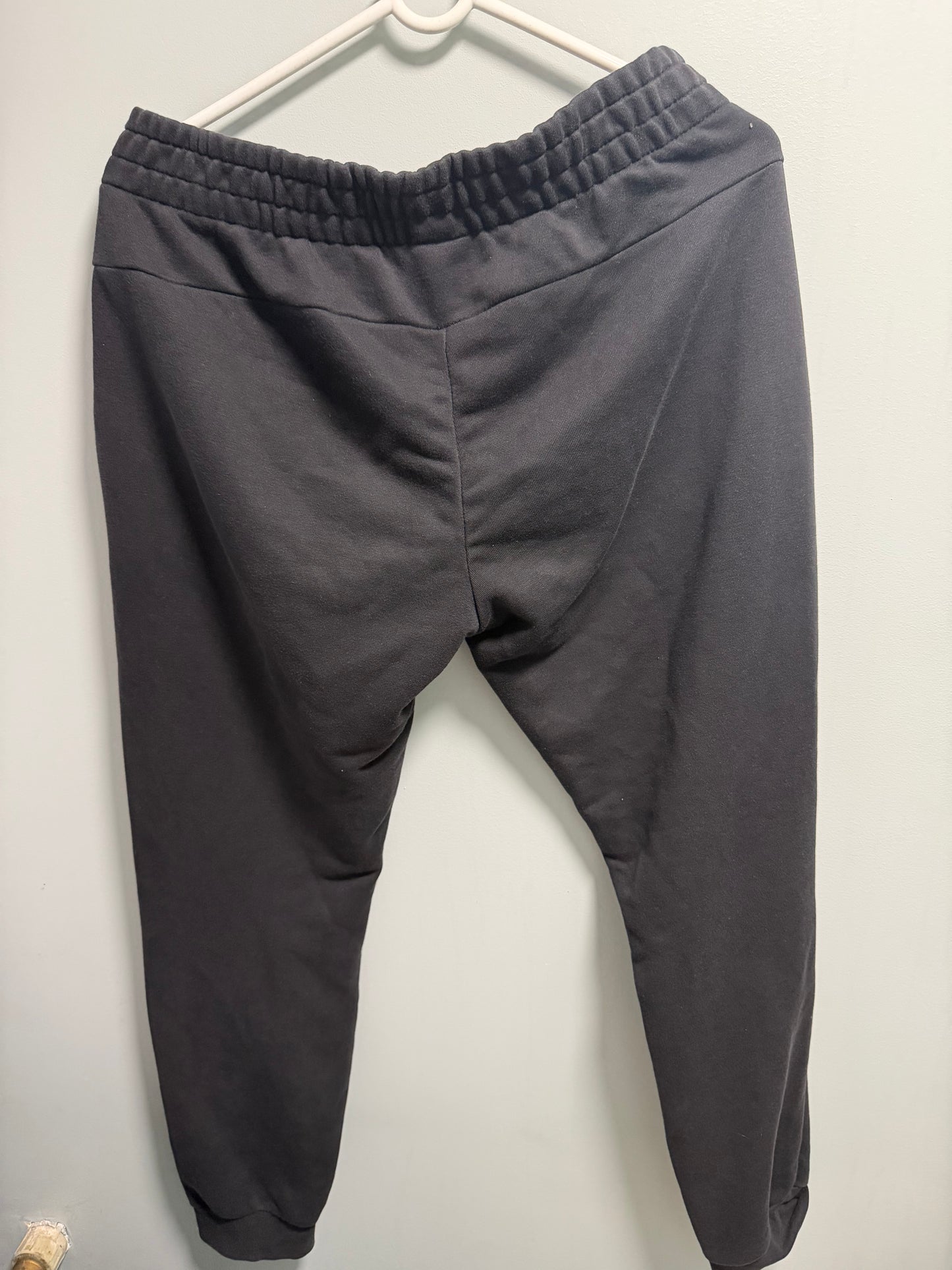 Adidas sporta bikses – Melnas